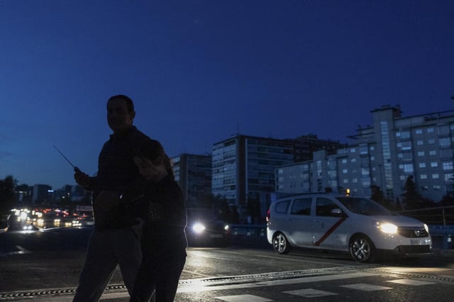 El apagón cumple su primer mes entre hipótesis descartadas a falta de conocer sus causas