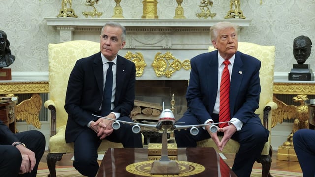President Trump (R) meets with Canadian Prime Minister Mark Carney in the Oval Office at the White House on May 6. Photo: Anna Moneymaker/Getty Images
