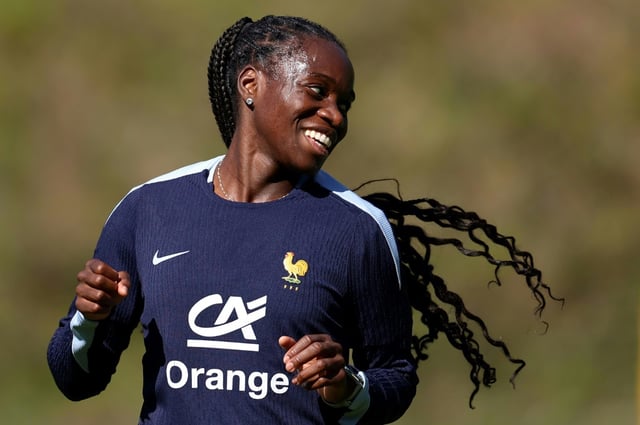 La défenseuse française Griedge Mbock lors d'un entraînement avec les Bleues à Clairefontaine, le 1er avril 2025