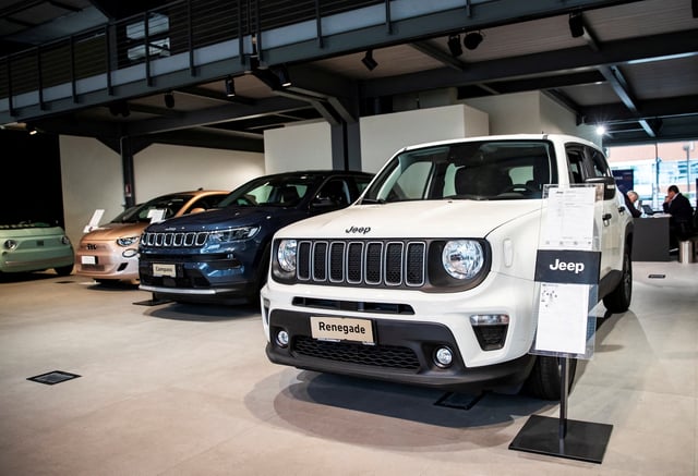 Jeep vehicles are displayed at the showroom of a car dealership in Milan, Italy, November 21, 2024. REUTERS/Alessandro Garofalo/File Photo