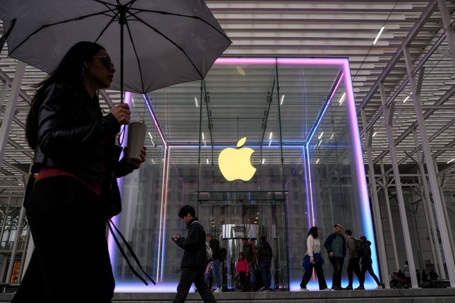 People walk past the Apple Fifth Avenue store in New York City, U.S., May 23, 2025. REUTERS/Adam Gray/File Photo