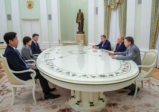 Russian President Vladimir Putin meets Akie Abe, wife of former Japanese Prime Minister Shinzo Abe, at the Kremlin in Moscow, Russia, May 29, 2025. Sputnik/Vyacheslav Prokofyev/Pool via REUTERS
