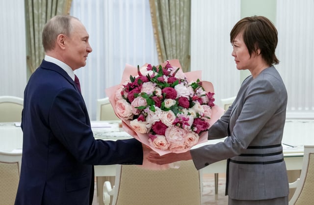 Russian President Vladimir Putin welcomes Akie Abe, wife of former Japanese Prime Minister Shinzo Abe, at the Kremlin in Moscow, Russia, May 29, 2025. Sputnik/Vyacheslav Prokofyev/Pool via REUTERS