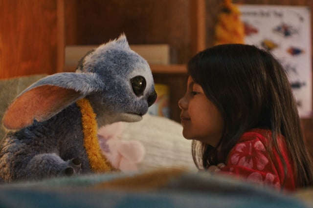 Stitch and Lilo get acquainted after Lilo finds Stitch in the dog shelter and adopts him.