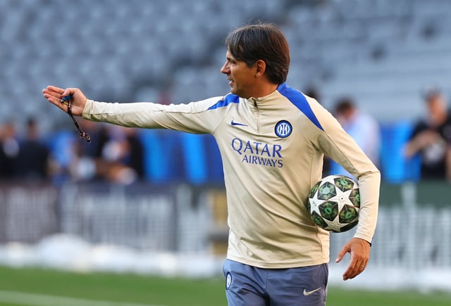 Soccer Football - Champions League - Final - Inter Milan Training - Allianz Arena, Munich, Germany - May 30, 2025 Inter Milan coach Simone Inzaghi during training REUTERS/Kai Pfaffenbach/File Photo