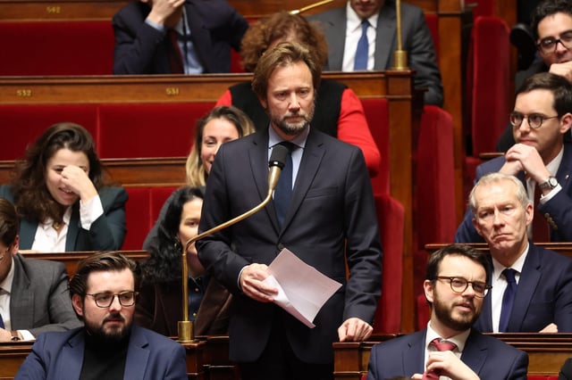 Boris Vallaud, président du groupe socialiste à l’assemblée (ici le 28 janvier 2025) arrivé troisième au premier tour du congrès du Parti socialiste, a annoncé, vendredi 30 mai 2025, laisser la liberté de vote à ses troupes pour le second tour.