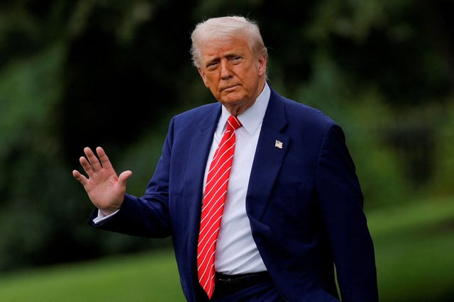 U.S. President Donald Trump gestures, as he departs for Pennsylvania, on the South Lawn of the White House in Washington, D.C., U.S., May 30, 2025. REUTERS/Kent Nishimura