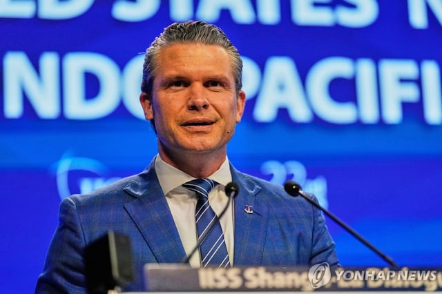 U.S. Defense Secretary Pete Hegseth delivers his speech during the 22nd Shangri-La Dialogue summit in Singapore on May 31, 2025, in this photo released by the Associated Press. (Yonhap)