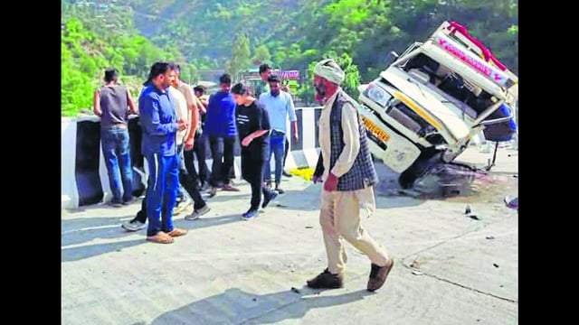 The pickup vehicle involved in Mandi accident on Sunday. (Birbal Sharma/HT)