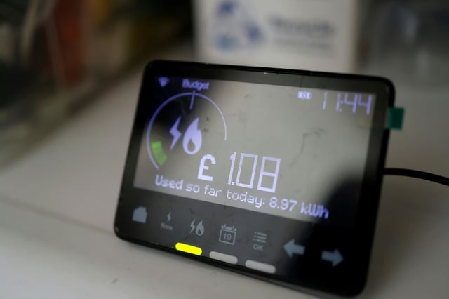 Durch die Nutzung von Strom in Zeiten, in denen Sonne und Wind viel Energie liefern oder die Nachfrage gering ist, lassen sich einer Studie zufolge deutschlandweit heute rund 15,6 Terawattstunden Strom von privaten Haushalten verschieben