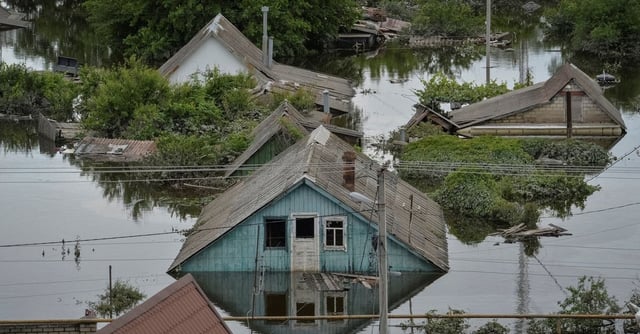 A view shows a flooded area after the Nova Kakhovka dam breached, amid Russia's attack on Ukraine, in Kherson, Ukraine June 10, 2023. REUTERS/Oleksandr Klymenko/File Photo
