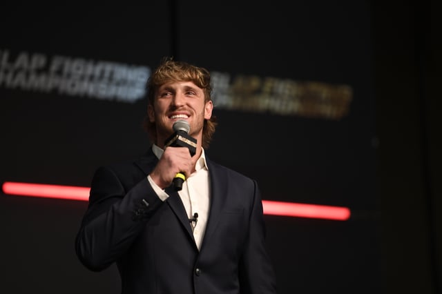 COLUMBUS, OHIO - MARCH 05: Logan Paul speaks to fans during the Slap Fighting Championships at the Arnold Sports Festival in Columbus Convention Center on March 05, 2022 in Columbus, Ohio. (Photo by Gaelen Morse/Getty Images)