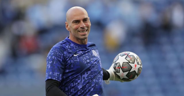 Soccer Football - Champions League Final - Manchester City v Chelsea - Estadio do Dragao, Porto, Portugal - May 29, 2021  Chelsea's Willy Caballero during the warm up before the match Pool via REUTERS/Manu Fernandez