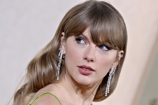 taylor swift on red carpet