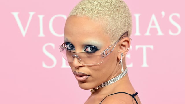 Doja Cat shaved eyebrows