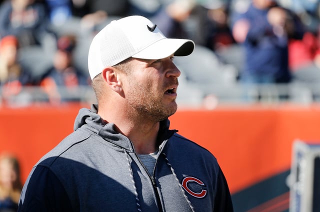 Staley Da Bear join former Chicago Bears players Jay Hilgenberg and Mickey Pruitt Cleaning for a visit to Hephzibah Homeon Friday, October 25, 2019 in Oak Park, Illinois. (Photo by Nuccio DiNuzzo)