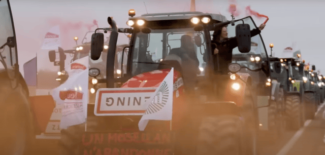 Hundreds of French farmers role towards Paris (Sky News/YouTube)
