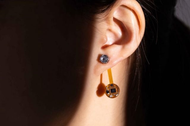 University of Washington researchers introduced the Thermal Earring, a wireless wearable that continuously monitors a user’s earlobe temperature. The smart earring prototype is about the size and weight of a small paperclip and has a 28-day battery life. The earring can be personalized with fashion designs made of resin or with a gemstone, without negatively affecting its accuracy. CREDIT: Raymond Smith/University of Washington
