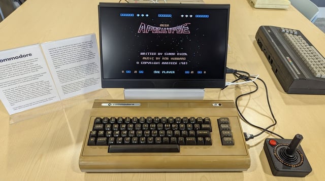 An image of the Q1, the world's first micro computer