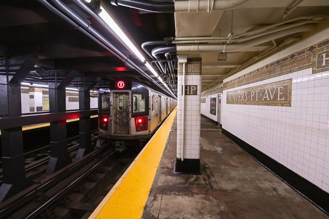 A 7 train arrives at Hunters Point Avenue station on Nov. 1, 2023 after station Re-NEW-vation work.