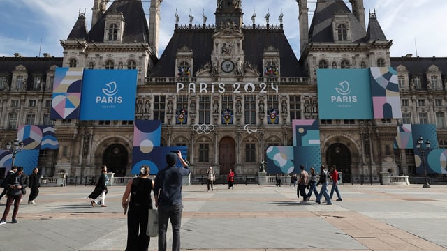 The Paris 2024 logo is displayed on the facade of Paris town hal.
