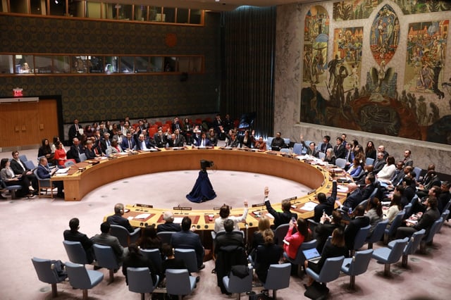 Representatives vote on a draft resolution on the Israel-Gaza war during a UN Security Council meeting in New York on March 25. Photo: Xinhua