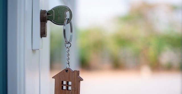 On this week’s edition of the “Problematic Women” podcast, two recent young homebuyers share advice for would-be homeowners. (Photo illustration: Nuttawan Jayawan/Getty Images)
