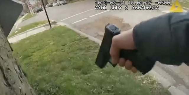 Body cam video shows officers responding to the traffic stop involving Dexter Reed (CBS Chicago/YouTube)