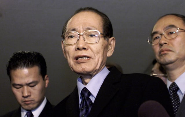 North Korean defector Hwang Jang-yop speaks to the press in Washington in 2003. Hwang, a former chief of North Korea’s parliament, was the target of an assassination attempt by Pyongyang in 2010. Photo: Reuters
