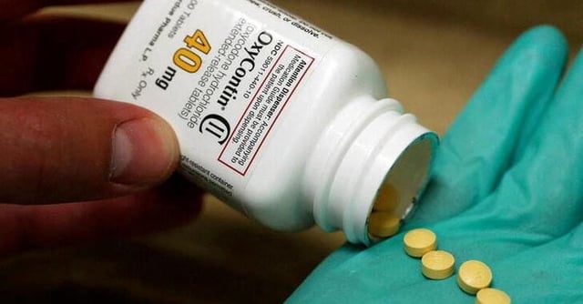 A pharmacist holds prescription painkiller OxyContin, 40mg pills, made by Purdue Pharma L.D. at a local pharmacy, in Provo, Utah, U.S., April 25, 2017.  