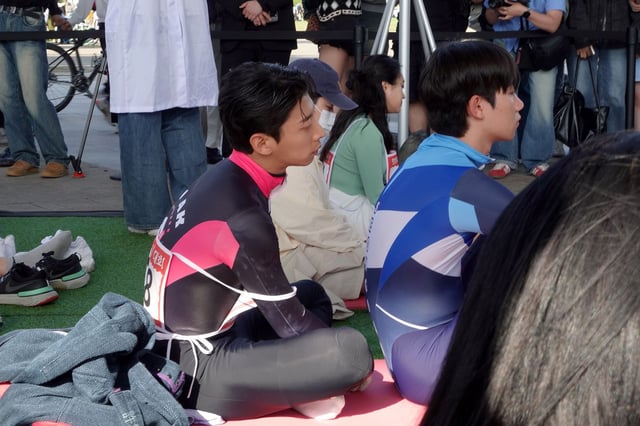 Speed skater Kwak Yoon-gy takes part in the annual Space-out competition held on Sunday in Seoul.