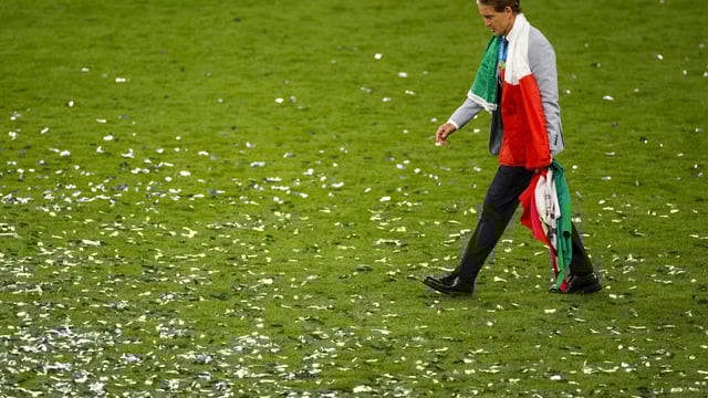 FILE - Italy's manager Roberto Mancini walks on the pitch after defeating England at the Euro 2020 soccer championship final at Wembley stadium in London, Sunday, July 11, 2021. Italy coach Roberto Mancini resigned surprisingly on Sunday, Aug. 13, 2023, ending an an up-and-down tenure with the national team that included a European Championship title in 2021 but also a failed qualification for last year’s World Cup. (John Sibley/Pool Photo via AP, File)