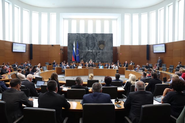 Slovenian Prime Minister Robert Golob speaks as the parliament debates about the recognition of Palestine as an independent state, in Lubljana, Slovenia June 4, 2024. REUTERS/Borut Zivulovic