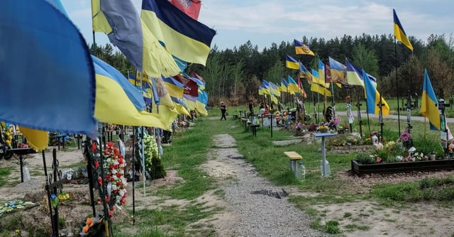 A view shows graves of killed Ukrainian defenders, amid Russia's attack on Ukraine, at a cemetery in Poltava, Ukraine May 23, 2023. REUTERS/Dan Peleschuk/File Photo