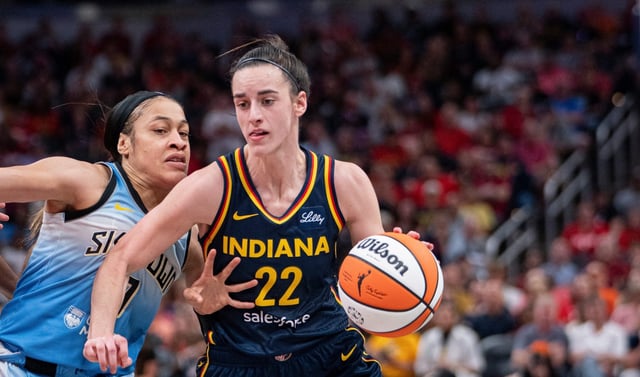 Indiana Fever guard Caitlin Clark (22) dribbles around Chicago Sky guard Chennedy Carter (7) on Sunday June 16, 2024, during the game at Gainbridge Fieldhouse in Indianapolis. The Fever beat the Sky 91-83. © Jacob Musselman/ For IndyStar / USA TODAY NETWORK