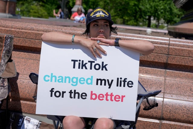 A TikTok content creator sits outside the US Capitol in Washington on April 23, 2024. Photo: AP