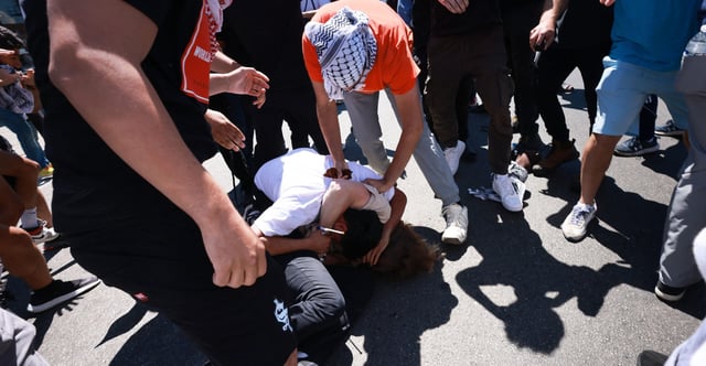 An anti-Israel protester fighting outside Adas Torah Orthodox Jewish synagogue in Los Angeles on June 23. (Photo: David Swanson, AFP/Getty Images)