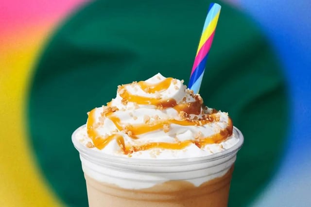 Starbucks giving away reusable straw