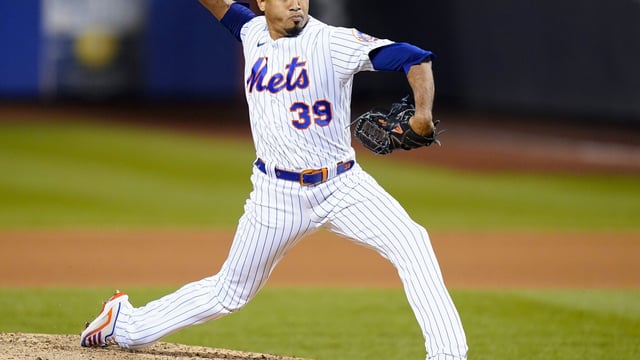 FILE - New York Mets relief pitcher Edwin Díaz delivers against the San Diego Padres during the seventh inning of Game 2 of a National League wild-card baseball playoff series Oct. 8, 2022, in New York. After throwing his first outdoor bullpen session following knee surgery, Mets All-Star closer Díaz remained hopeful he can make return to the mound for the New York Mets this season. (AP Photo/Frank Franklin II, File)