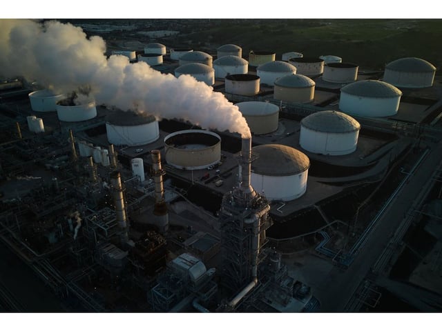 The Phillips 66 Los Angeles refinery in Wilmington, California, US, on Thursday, March 21, 2024. Phillips 66 is scheduled to release earnings figures on April 26. Photographer: Bing Guan/Bloomberg
