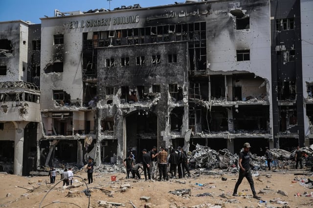 Palestinians inspect the damage at al-Shifa Hospital complex, following a military operation by the Israeli army in Gaza City. Photo: dpa