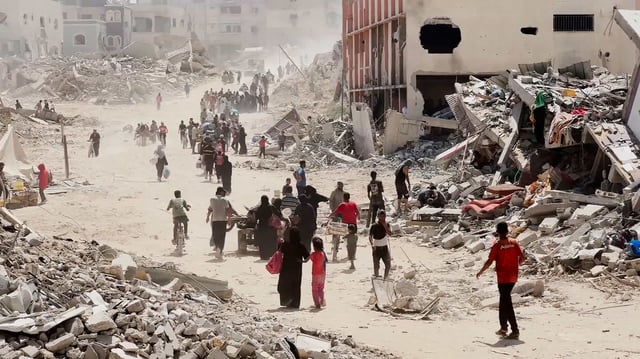 Mass destruction is seen in the eastern parts of Khan Younis, as some families start to return.