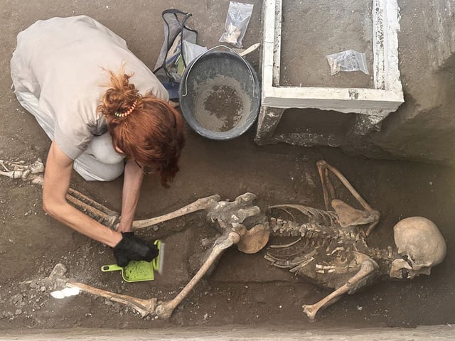 Archaeologists have uncovered the bodies of a man and a woman with their treasure in Pompeii.