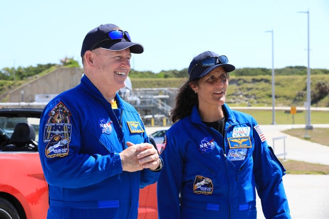 From left, NASA astronauts Barry “Butch” Wilmore and Suni Williams, Boeing Crew Flight Test (CFT) commander and pilot, speak with VIPs at the Kennedy Space Center.
