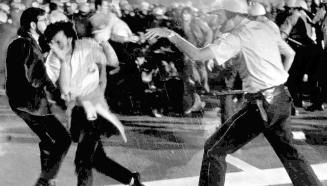 CHICAGO POLICE W/ TEAR GAS AND NIGHTSTICKS
