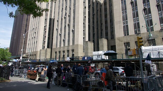 people outside of trump trial courthouse in New York