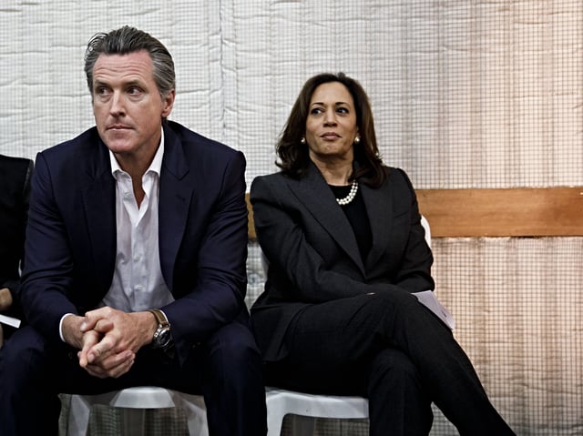 Gavin Newsom, Democratic candidate for governor of California, center, sits next to his wife Jennifer Newsom, left, and Senator Kamala Harris, a Democrat from California, right, during a rally in Burbank, California, U.S., on Wednesday, May 30, 2018. The Democratic candidates running to replace Governor Jerry Brown -- Lieutenant Governor Newsom, former Los Mayor Antonio Villaraigosa and State Treasurer John Chiang-- have pledged to protect the rights of undocumented immigrants. Photographer: Patrick T. Fallon/Bloomberg