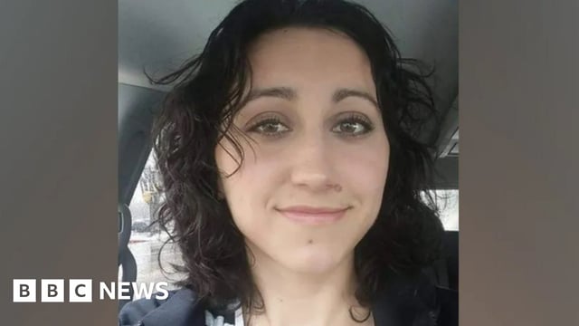 A photo US mother Kimberlee Singler posing for a selfie inside a vehicle. She is smiling towards the camera