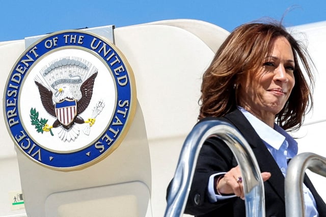 Democratic presidential nominee and U.S. Vice President Kamala Harris boards Air Force 2 for departure at Detroit Metropolitan Wayne County Airport, in Detroit, Michigan, U.S., September 2, 2024. REUTERS/Brendan McDermid