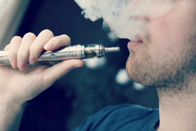 E-Cigarette-Electronic_Cigarette-E-Cigs-E-Liquid-Vaping-Cloud_Chasing_(16323004716) by TBEC Review, licensed under cc-by-2.0